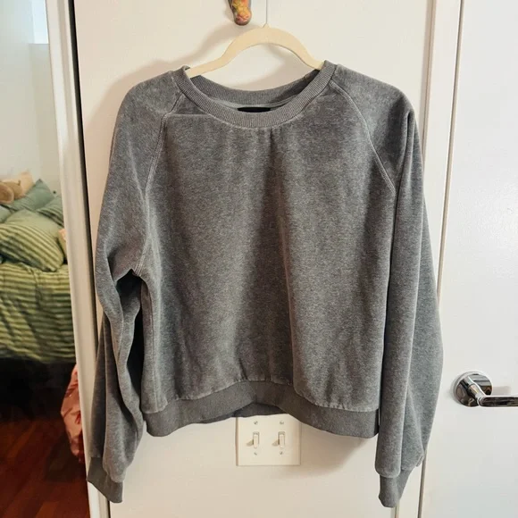CARBON 38 Raglan Grey Pullover in Velour - Picture 2 of 7